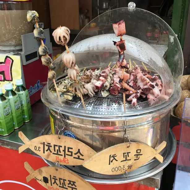 Foto von Türkische Hähnchen-Spieße (Shish Kebab) – fertig angerichtet