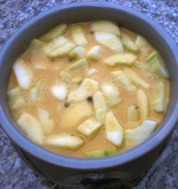 Foto von Senfgurken selbst eingelegt – fertig angerichtet