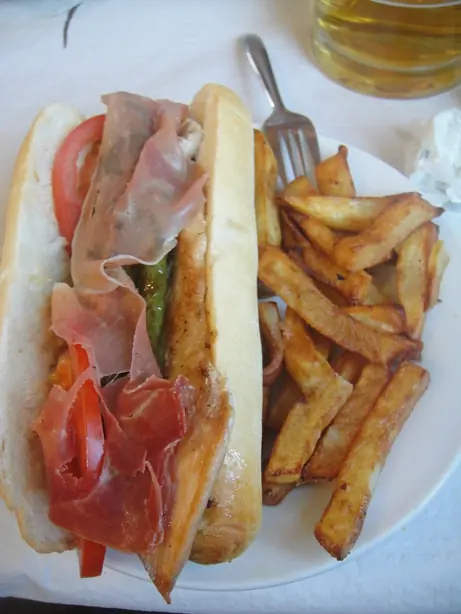 Foto von Andalusischer Serranito Klassisch – fertig angerichtet