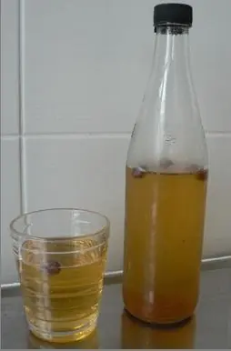 Foto von Klassischer Finnischer Sima (2) – fertig angerichtet