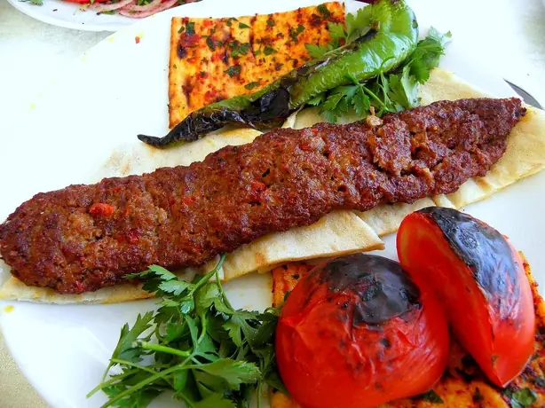 Foto von Original Adana Kebap – fertig angerichtet