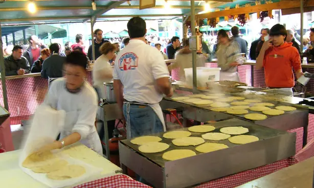 Foto von Baskisches Talo (Maisfladenbrot) – fertig angerichtet