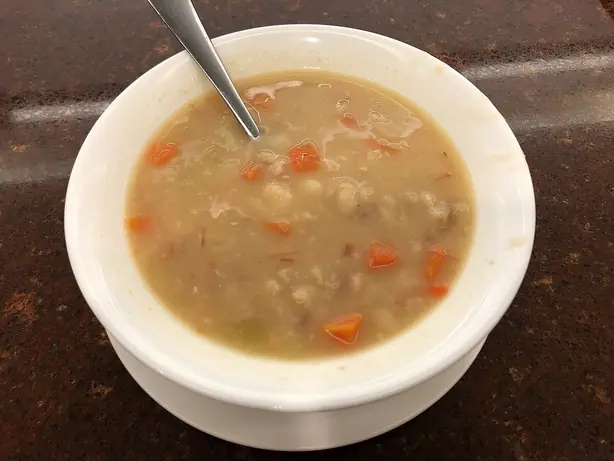 Foto von Berühmte Bohnensuppe des US-Senats (Senate Bean Soup) – fertig angerichtet