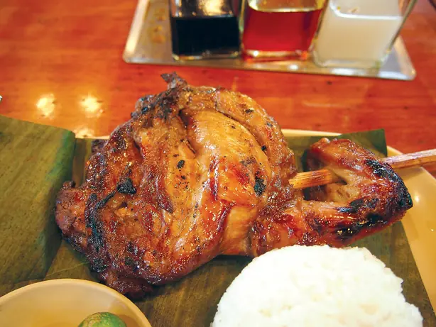 Foto von Chicken Inasal - Der philippinische Grillklassiker aus Bacolod – fertig angerichtet