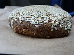 Foto von Chinesischer Sesamkuchen (Shao Bing) – fertig angerichtet