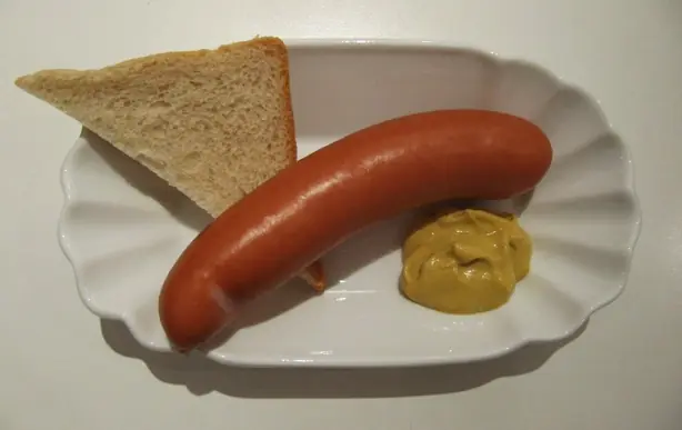 Foto von Hausgemachte Knackwurst nach Norddeutscher Art – fertig angerichtet