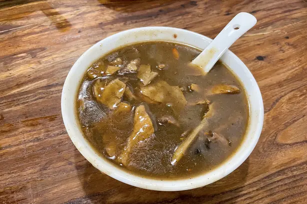 Foto von Hulatang - Traditionelle Scharfe Pfeffersuppe nach Henan-Art – fertig angerichtet
