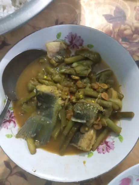Foto von Hutki Shira - Das ölfreie Curry aus Sylhet mit fermentiertem Fisch – fertig angerichtet