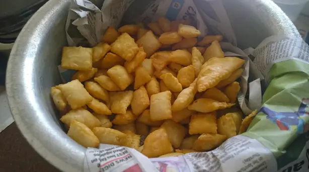 Foto von Indische Shankarpali (Süße Rauten-Kekse) – fertig angerichtet