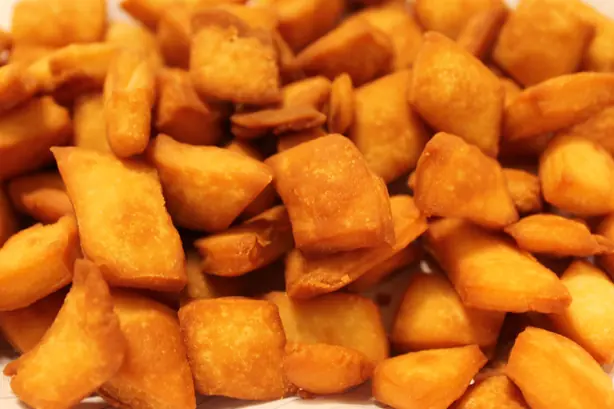 Foto von Indisches Shankarpali (Shakkarpara) – fertig angerichtet