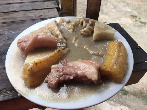 Foto von Jamaikanisches Run Down (Fisch-Eintopf in Kokosmilch) – fertig angerichtet