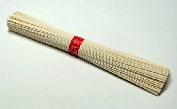 Foto von Japanische Kalte Sōmen-Nudeln (Hiyashi Sōmen) – fertig angerichtet