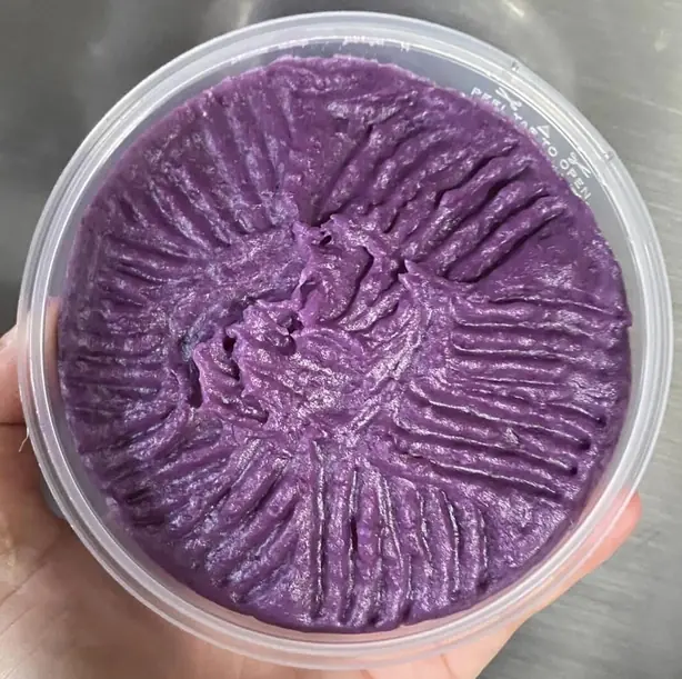 Foto von Kōʻelepālau - Cremiger Hawaiianischer Süßkartoffel-Pudding – fertig angerichtet