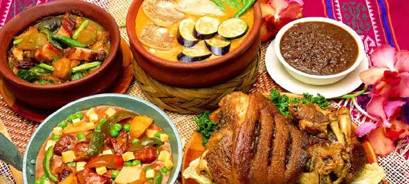Foto von Kadyos Manok Kag Ubad - Philippinischer Hühnereintopf mit Bananenherz – fertig angerichtet