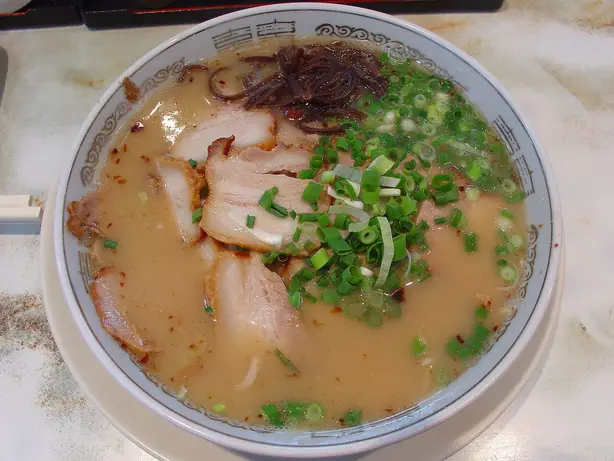 Foto von Kagoshima Ramen – Der milde Tonkotsu-Hähnchen-Hybrid aus Kyushu – fertig angerichtet