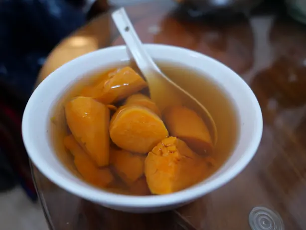 Foto von Kantonesische Süßkartoffelsuppe (Tong Sui) – fertig angerichtet