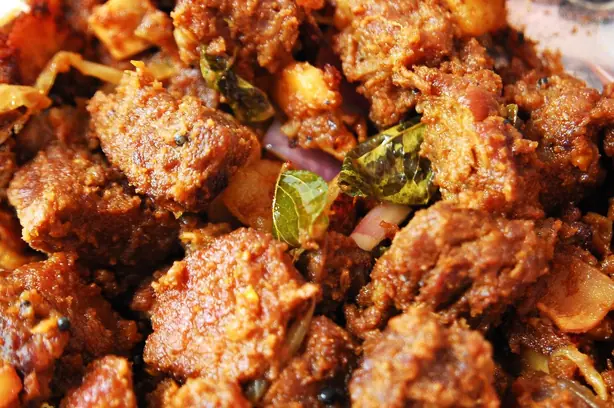 Foto von Kerala Beef Fry (Nadan Beef Ularthiyathu) – Der würzige Klassiker aus Südindien – fertig angerichtet