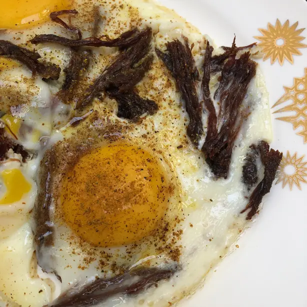 Foto von Khlea – Das legendäre marokkanische Confit-Fleisch – fertig angerichtet