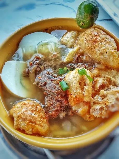 Foto von Kinalas - Die herzhafte Nudelsuppe aus Naga City – fertig angerichtet