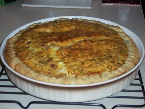 Foto von Klassische Quiche Lorraine – fertig angerichtet