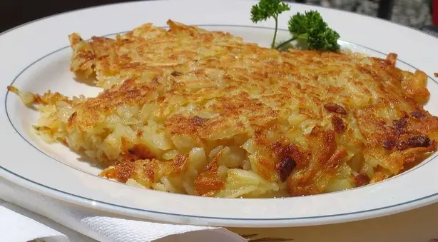 Foto von Klassische Schweizer Butterrösti – fertig angerichtet