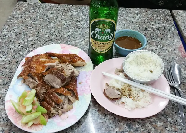 Foto von Klassischer Entenbraten (Classic Roast Duck) – fertig angerichtet