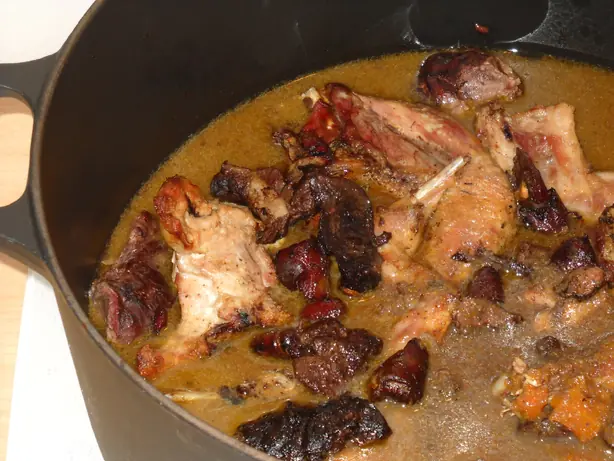 Foto von Klassischer Salmis von der Ente (Salmis de Canard) – fertig angerichtet