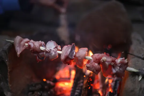 Foto von Klassisches Brathähnchen (Roast Chicken) – fertig angerichtet