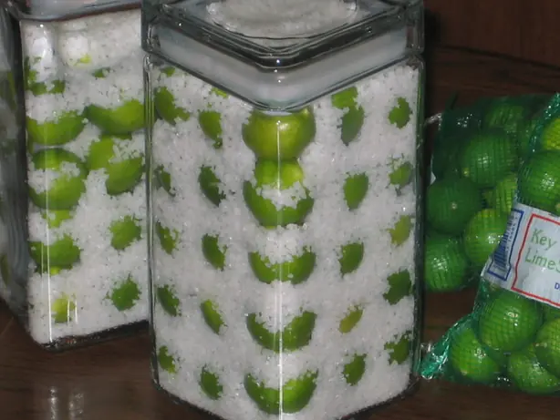 Foto von Klassisches Gewürztes Einmachobst (Pickled Fruit) – fertig angerichtet