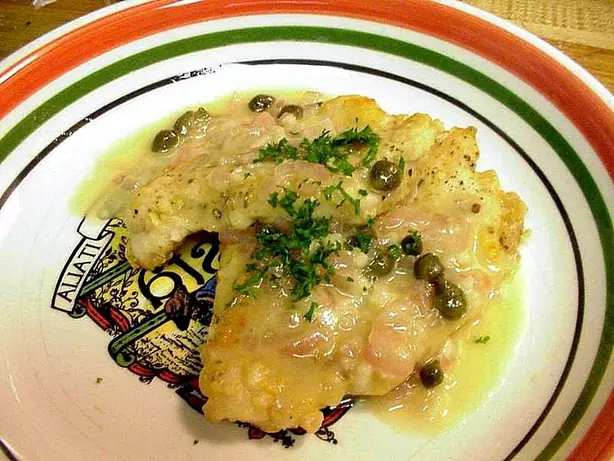 Foto von Klassisches Kalbs-Piccata (Piccata alla Milanese) – fertig angerichtet