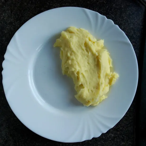 Foto von Klassisches Kartoffelpüree – Cremig & Fein – fertig angerichtet
