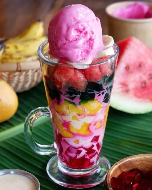 Foto von Knickerbocker (Zamboanga) - Der fruchtige philippinische Eisbecher-Traum – fertig angerichtet