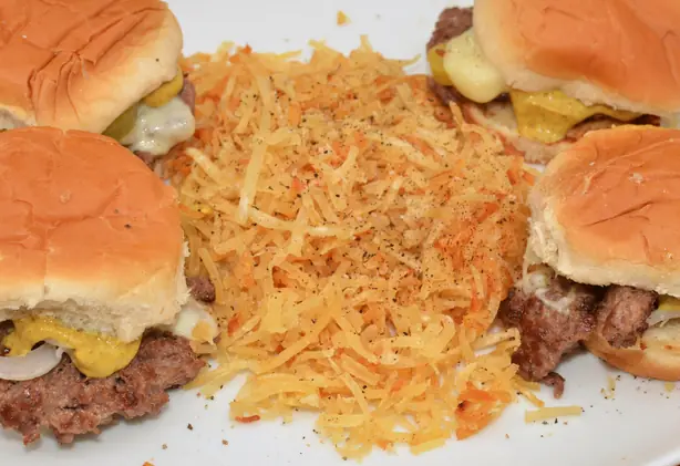 Foto von Knusprige Hash Browns - Der goldene Frühstücksklassiker – fertig angerichtet