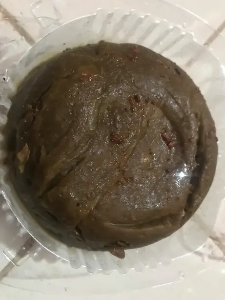 Foto von Kue Asida - Der würzige Pudding-Klassiker aus den Molukken – fertig angerichtet