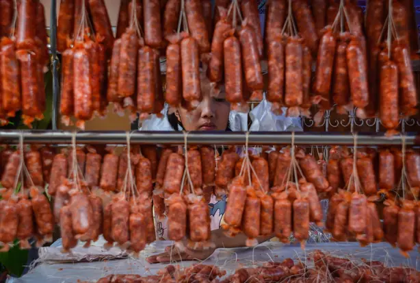 Foto von Lucban Longganisa - Die aromatische Knoblauch-Wurst aus Quezon – fertig angerichtet