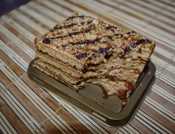 Foto von Marlenka - Die legendäre armenische Honigtorte – fertig angerichtet