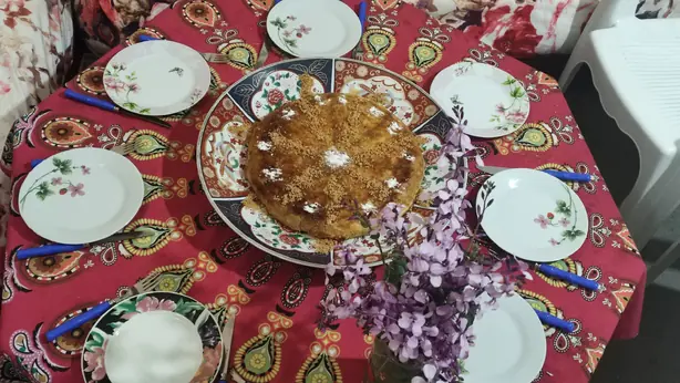 Foto von Marokkanische Pastilla (Hähnchen-Mandel-Pastete) – fertig angerichtet