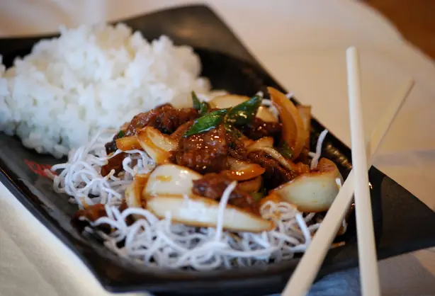 Foto von Mongolian Beef - Zartes Rindfleisch nach Taiwan-Art – fertig angerichtet