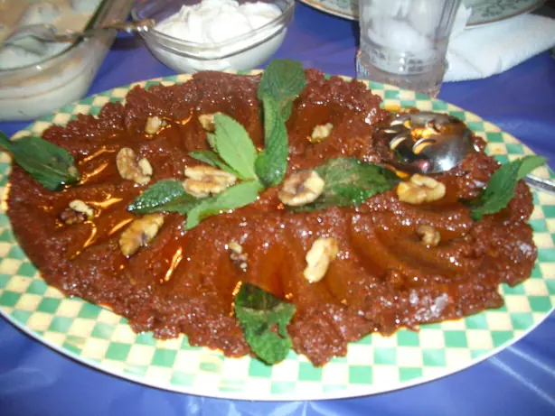 Foto von Muhammara - Der authentische syrische Paprika-Walnuss-Dip – fertig angerichtet