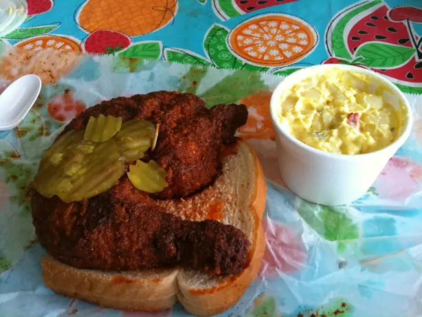 Foto von Nashville Hot Chicken - Der feurige Kult-Klassiker aus Tennessee – fertig angerichtet