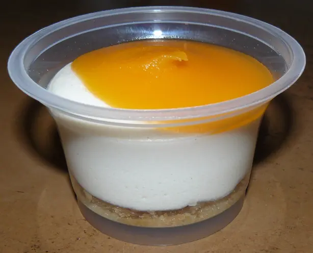 Foto von Natas do Céu – Das portugiesische 'Sahne des Himmels' Dessert – fertig angerichtet