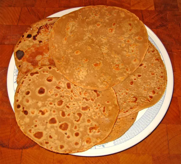 Foto von Neccio - Toskanische Kastanien-Crêpes mit Ricotta-Füllung – fertig angerichtet