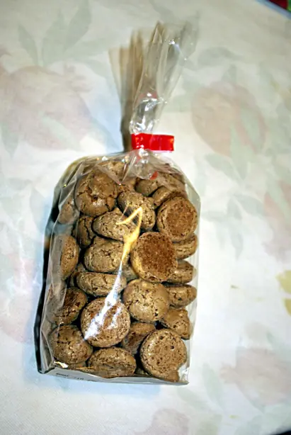 Foto von Nocciolini di Canzo - Winzige Haselnuss-Baiser-Küsse – fertig angerichtet