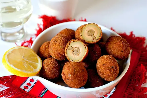 Foto von Olive all'ascolana – Gefüllte & frittierte Oliven nach Ascoli-Art – fertig angerichtet