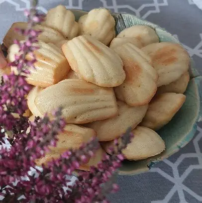 Foto von Original Französische Madeleines – fertig angerichtet
