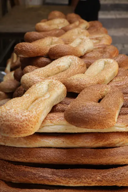 Foto von Original Jerusalem Bagel (Ka'ak Al Quds) - Luftig & Sesam-Knusprig – fertig angerichtet