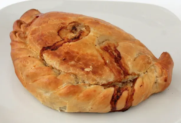 Foto von Original Kornische Pastete (Cornish Pasty) – fertig angerichtet