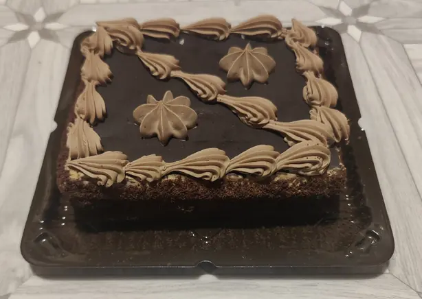 Foto von Original Leningrader Torte (Leningradsky Cake) - Der sowjetische Klassiker – fertig angerichtet