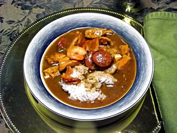 Foto von Original Louisiana Gumbo – Der rauchig-würzige Eintopf-Klassiker – fertig angerichtet