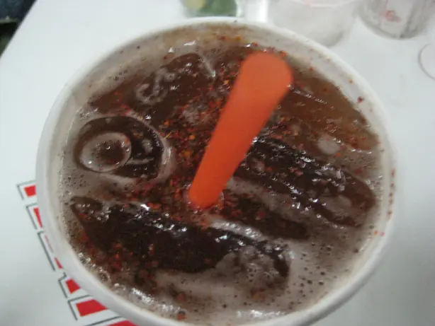 Foto von Original Mexikanische Michelada – Der würzige Bier-Cocktail – fertig angerichtet